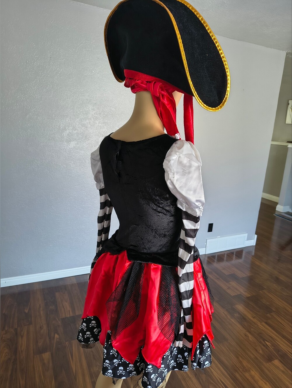Girls Pirate Costume Dress Hat Set Size 12-14 Large Halloween Swashbuckler. - Picture 4 of 10